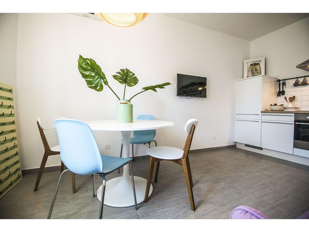 Apartment Sur La Plage Podstrana Exterior photo