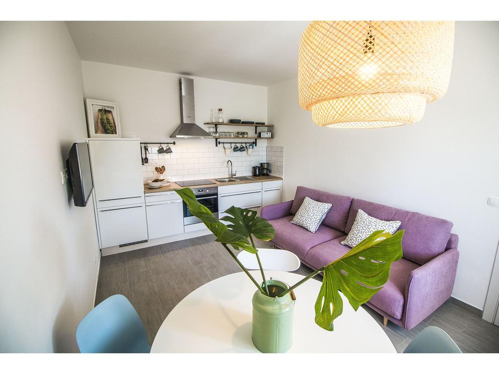 Apartment Sur La Plage Podstrana Exterior photo
