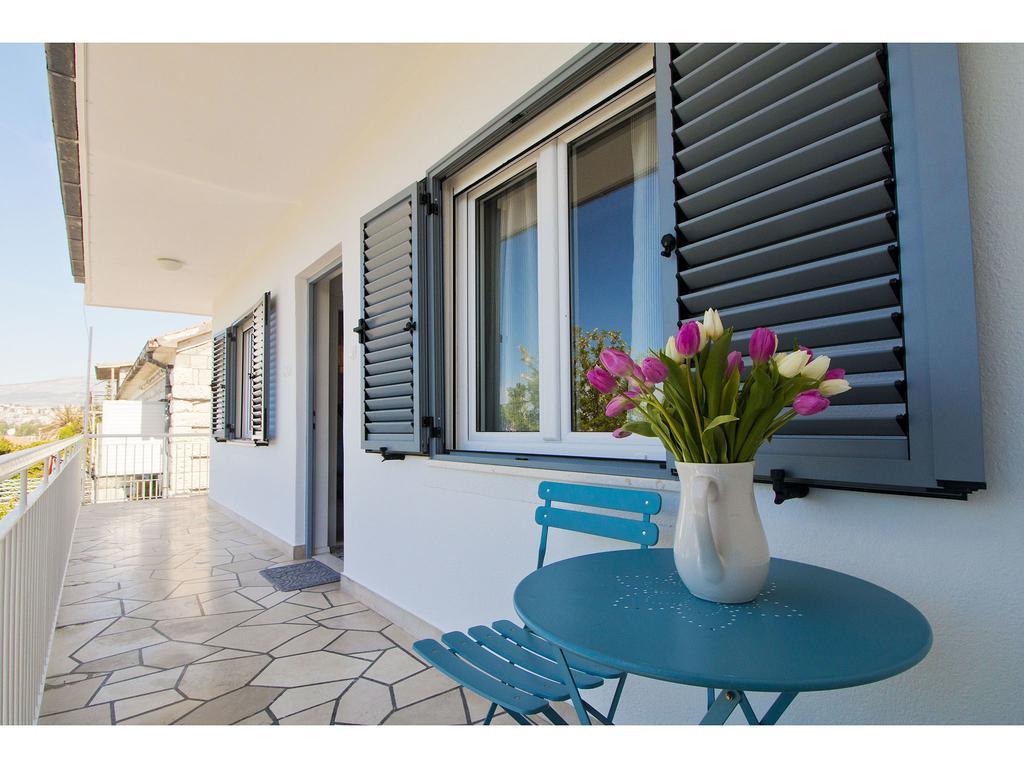 Apartment Sur La Plage Podstrana Exterior photo