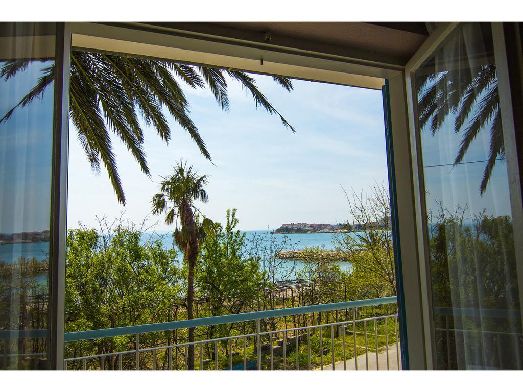 Apartment Sur La Plage Podstrana Exterior photo